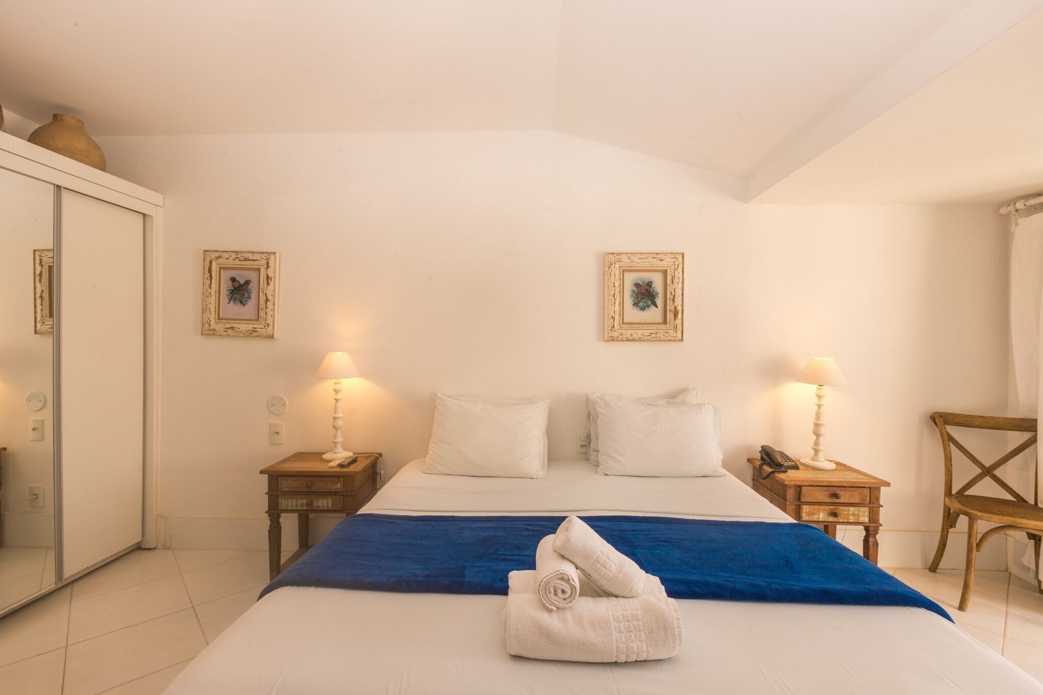 Minibar, in-room safe, bed sheets