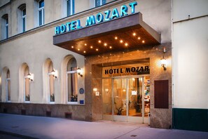 Property entrance - Hotel Mozart (Vienna)