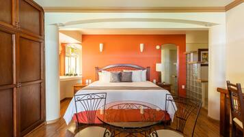 Suite junior | Escritorio, tabla de planchar con plancha y cunas gratuitas