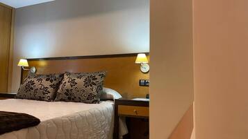 1 chambre, coffres-forts dans les chambres, bureau