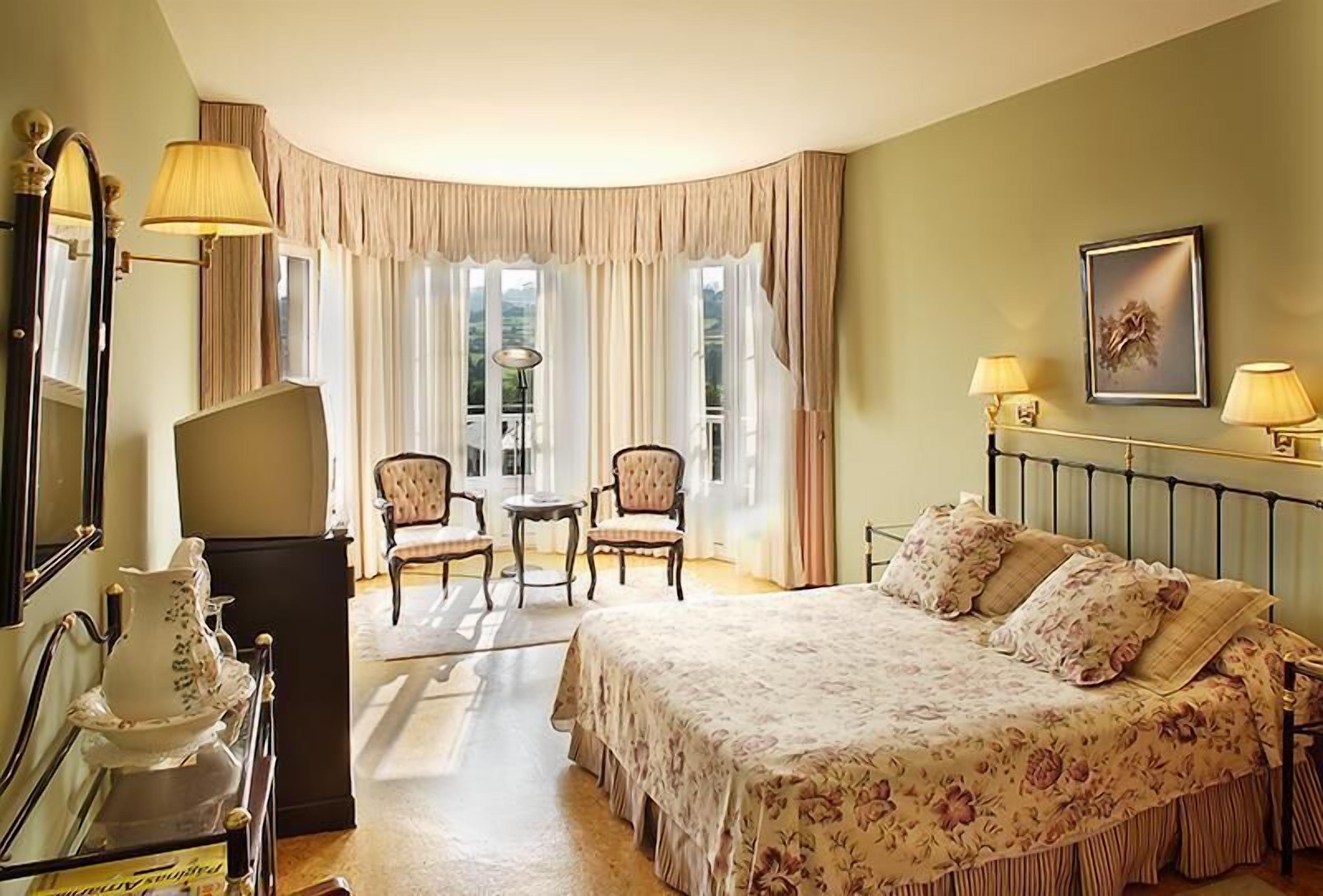 1 bedroom, desk, laptop workspace, iron/ironing board