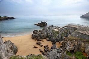 Una playa cerca