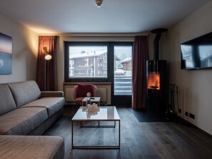 Suite (Matterhorn) | Area soggiorno | TV a schermo piatto 42 pollici con canali digitali, TV