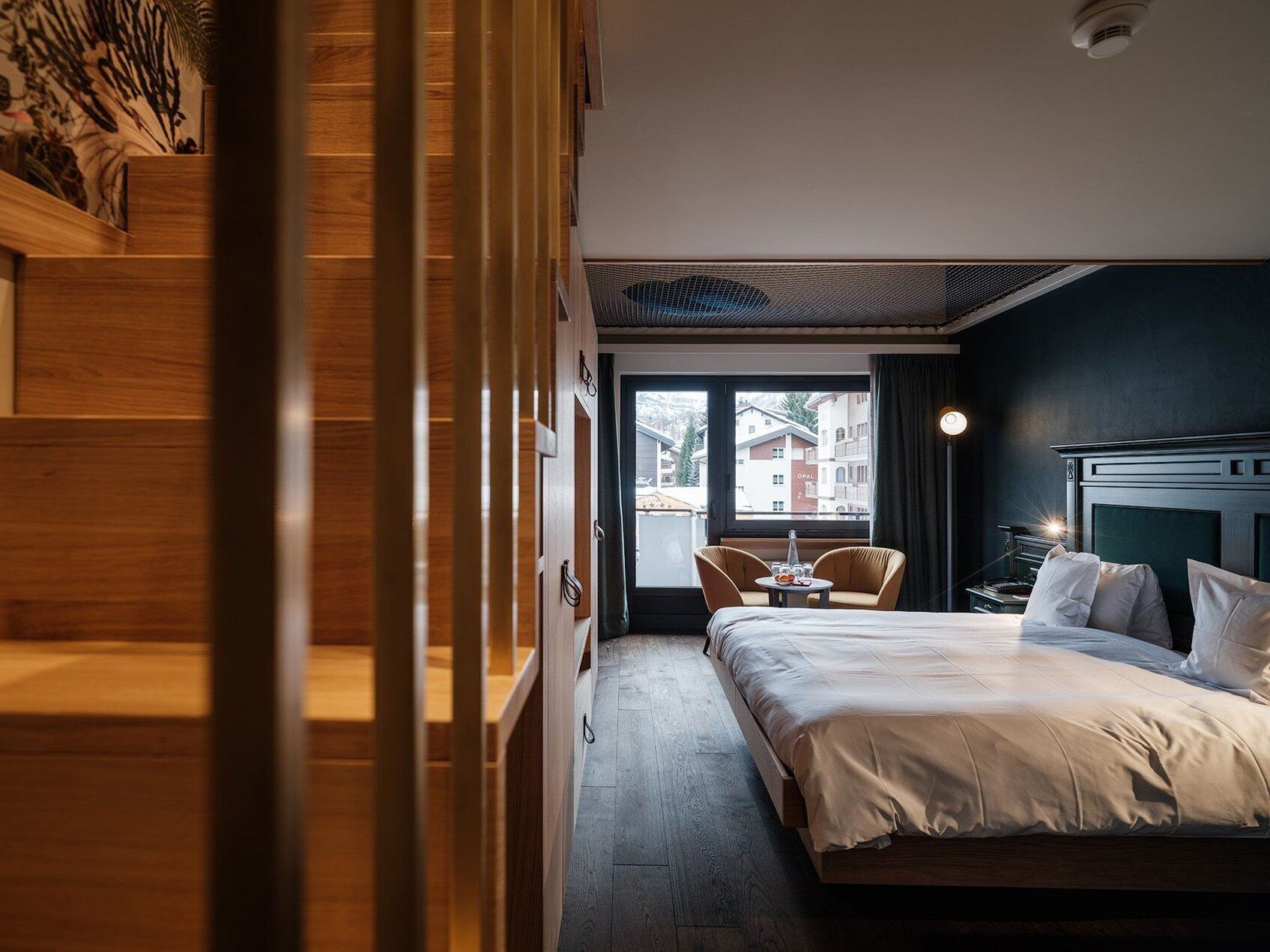 低刺激性寝具、ミニバー、セーフティボックス (室内)、デスク