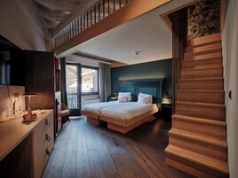 Habitación familiar | Ropa de cama hipoalergénica, minibar, caja fuerte y escritorio