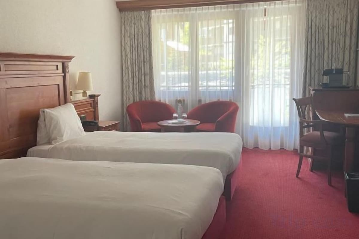 Ropa de cama hipoalergénica y minibar 