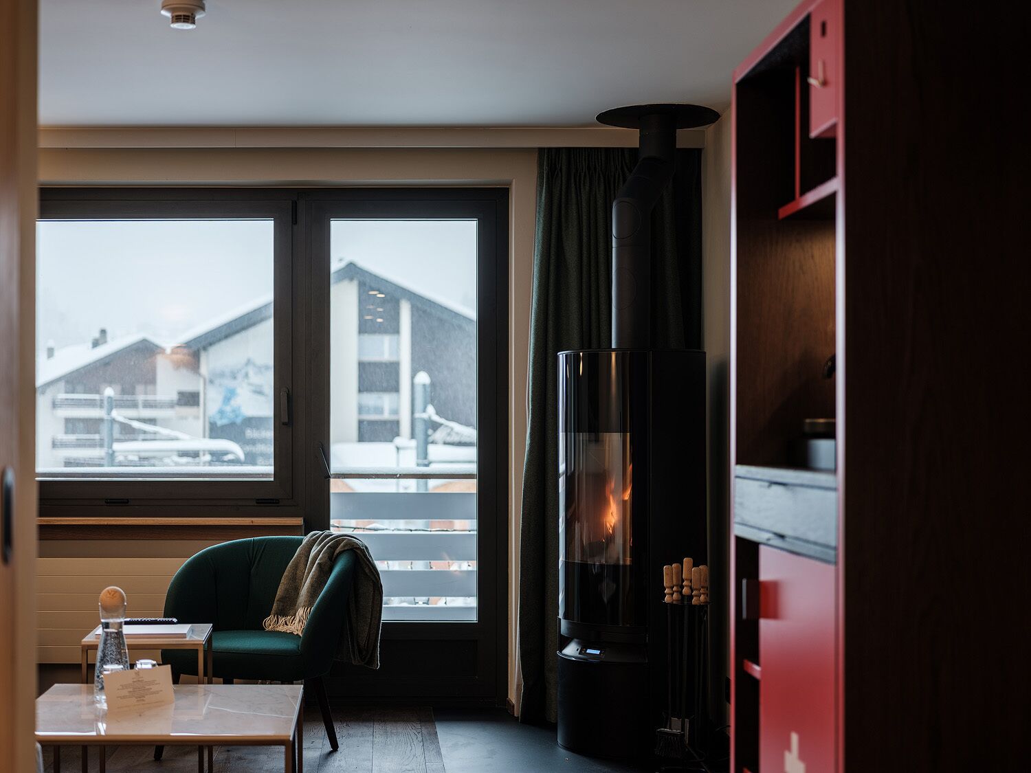 suite (matterhorn) | living area | 42-inch flat-screen tv with digital channels, tv