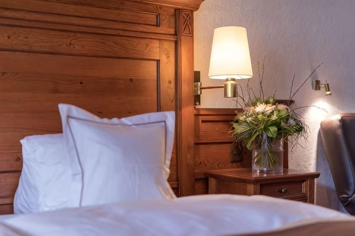 Ropa de cama hipoalergénica y minibar 