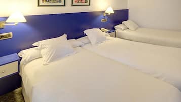 Chambre Double ou avec lits jumeaux (Blue Package) | Coffres-forts dans les chambres, bureau, draps fournis