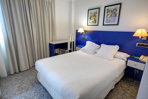 In-room safe, desk, bed sheets