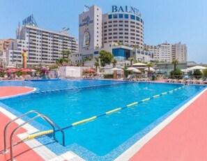Seasonal outdoor pool