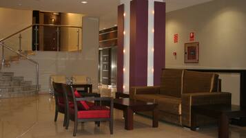 Coin salon dans le hall