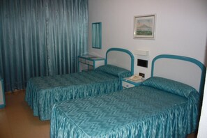 In-room safe, blackout drapes, WiFi (surcharge), bed sheets - Hotel Playa Grande (Mazarrón)