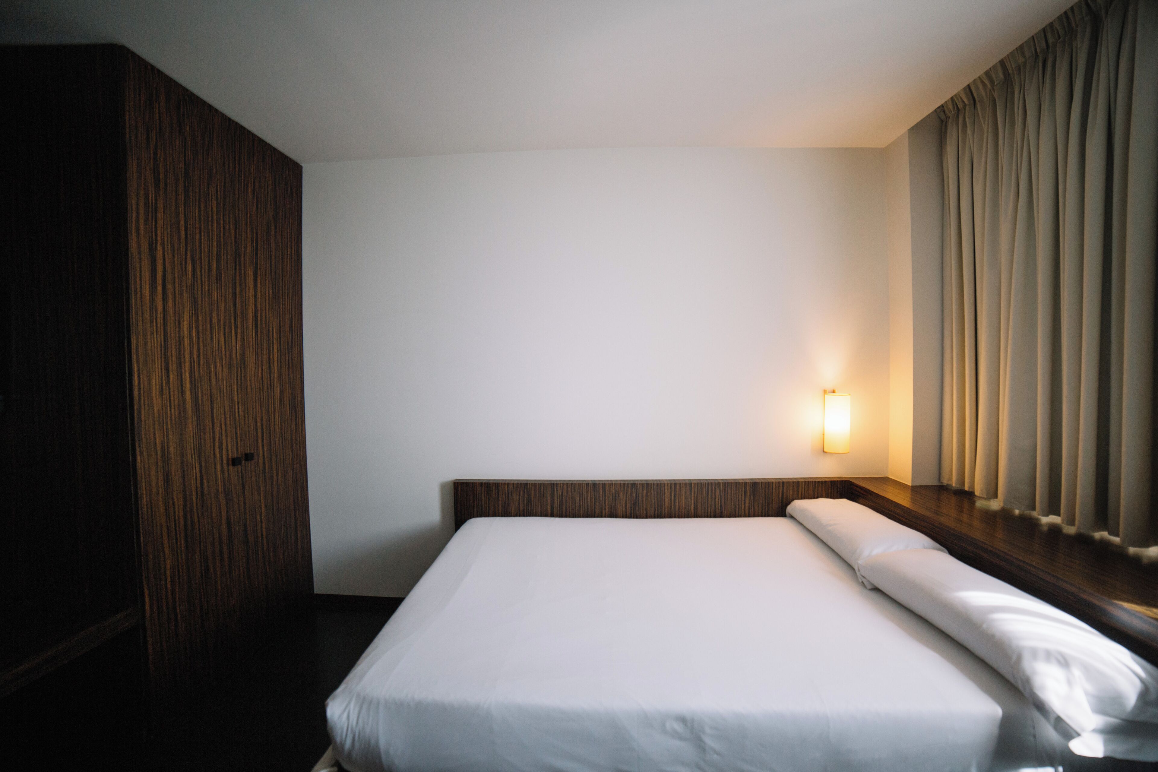 Enkeltrom – standard | Bad | Hårføner, håndklær, såpe og sjampo