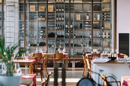 Restaurant. Hotel ETH Rioja