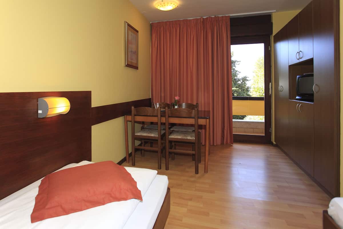 Economy Single Room | Desk, free WiFi, bed sheets