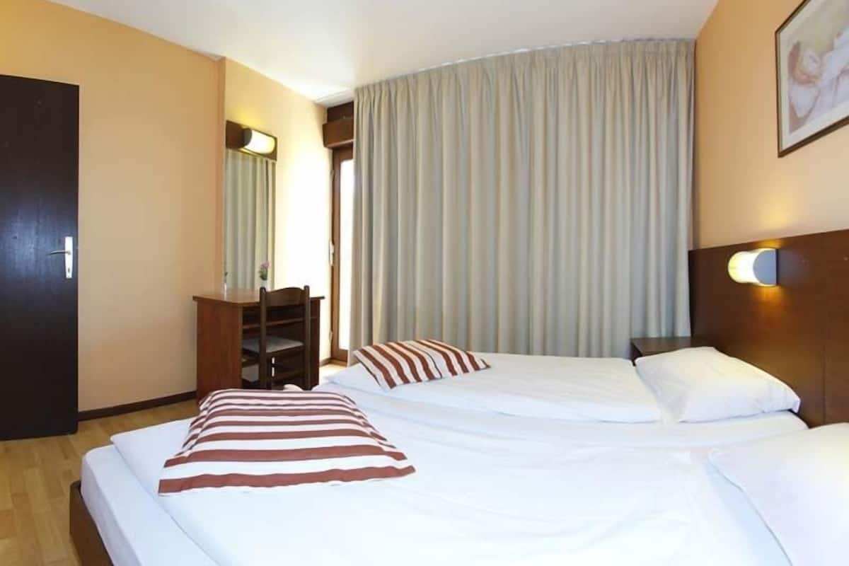 Economy Double Room | Desk, free WiFi, bed sheets