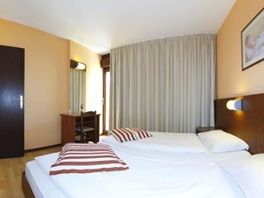 Economy Double Room | Desk, free WiFi, bed sheets