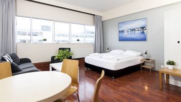 Studio dành cho gia đình | Bộ đồ giường cao cấp, nệm có lớp đệm bông, trang trí khác biệt