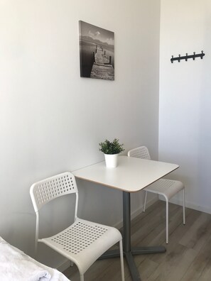 Standard-Zweibettzimmer, 2 Einzelbetten, Gemeinschaftsbad