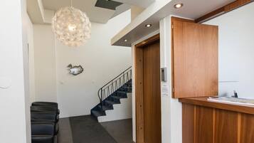 Quầy thủ tục nhận/trả phòng