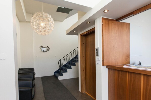 Check-in/check-out kiosk