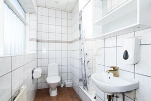 Studio (Large) | Bathroom