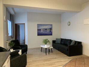 Apartment, 1 Bedroom | Living room