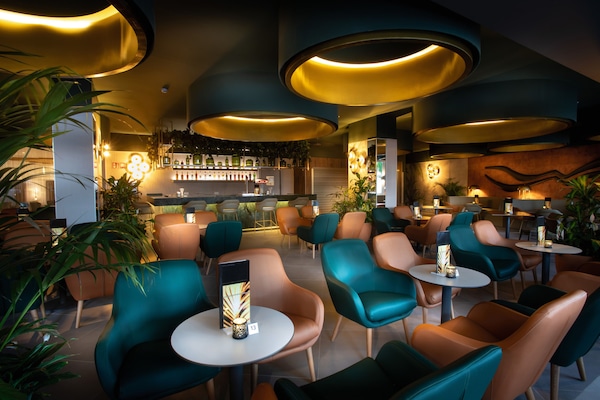 3 bars, bar en bord de piscine