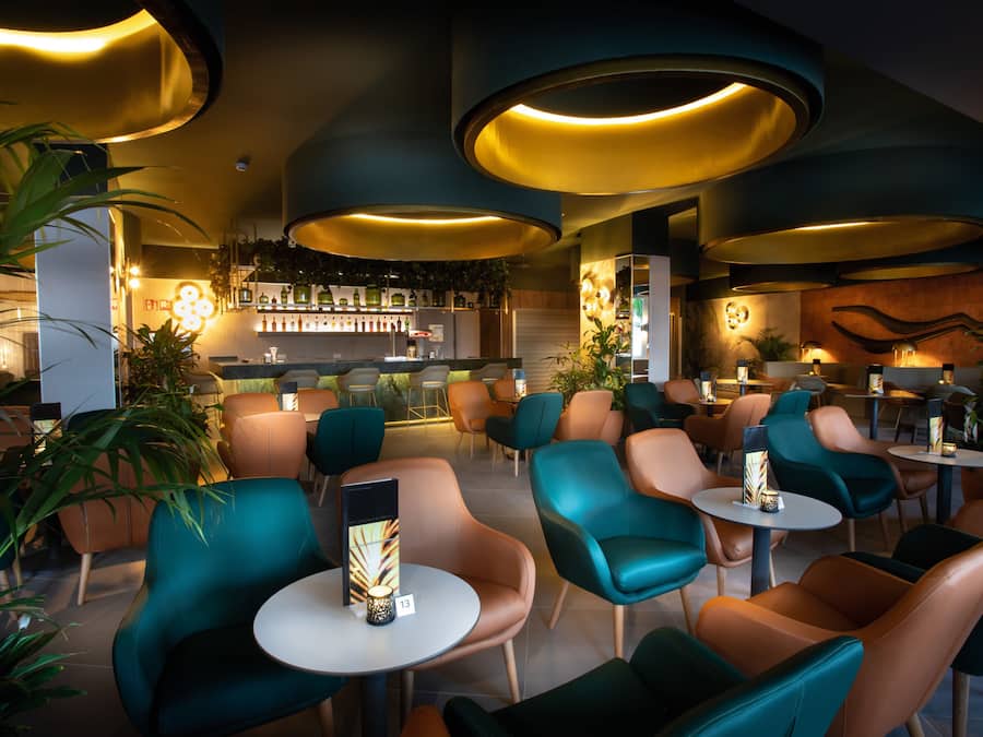 3 bars/lounges, poolside bar