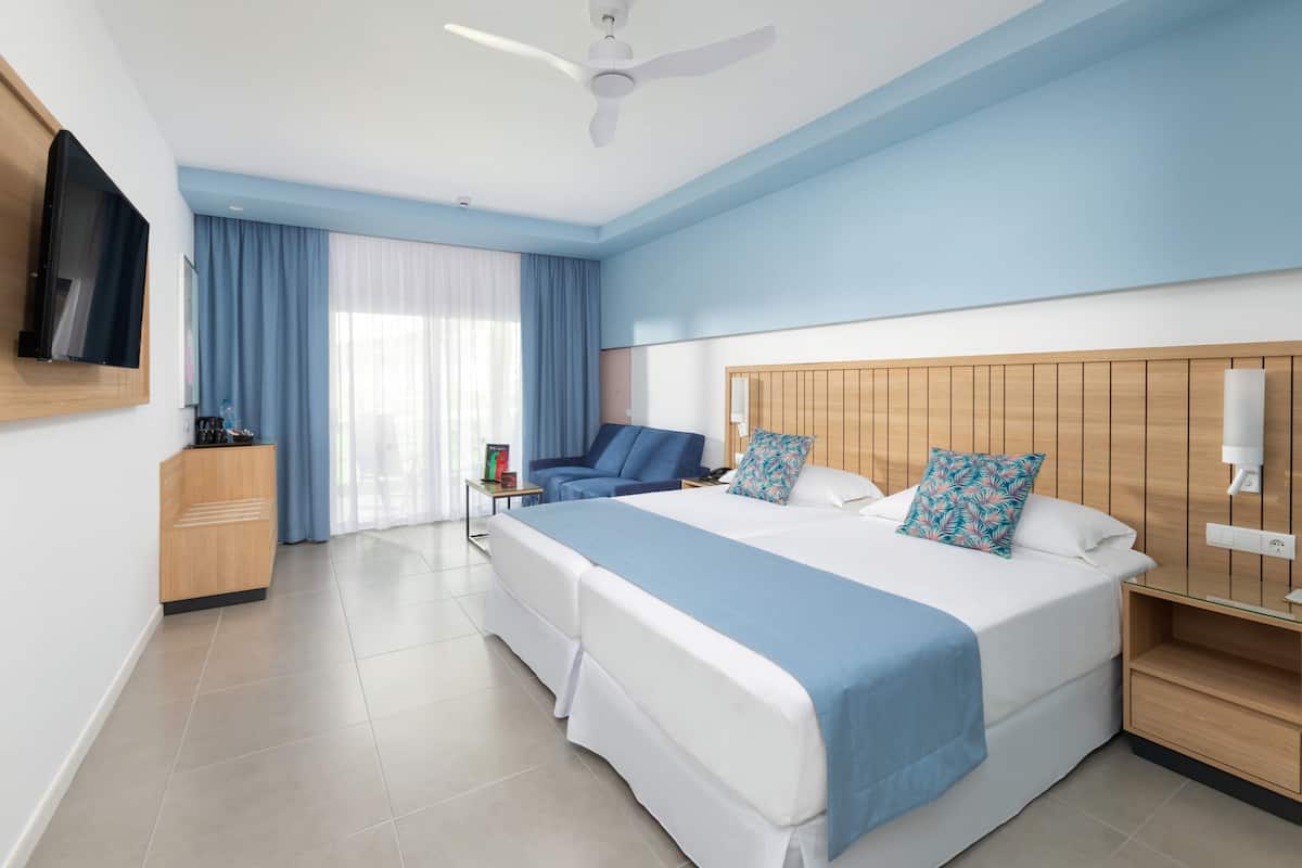 In-room safe, free cribs/infant beds, free WiFi, bed sheets