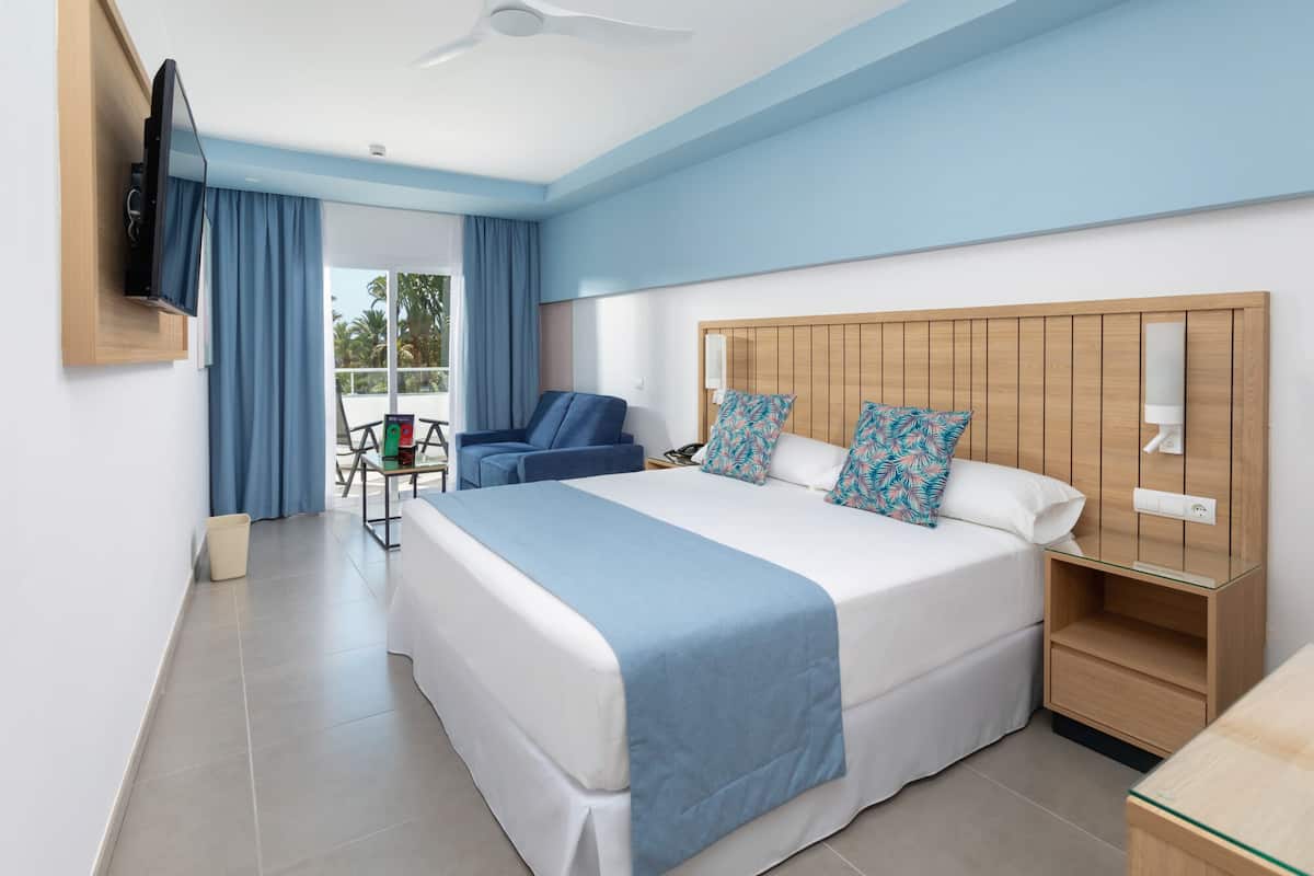 Grand Double Room, Balcony | In-room safe, free cribs/infant beds, free WiFi, bed sheets