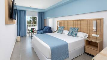 Grand Double Room, Balcony | In-room safe, free cribs/infant beds, free WiFi, bed sheets