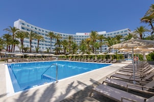 2 outdoor pools, pool umbrellas, pool loungers