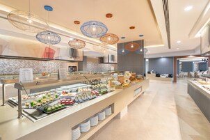 2 restaurants, breakfast, lunch, dinner served; Fusion cuisine 