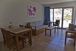 1 bedroom, in-room safe, iron/ironing board, free cribs/infant beds