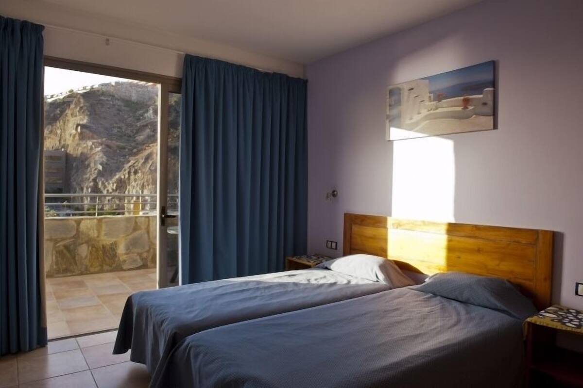 1 habitación y cunas gratuitas 