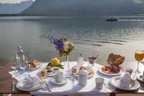 Thức ăn và đồ uống