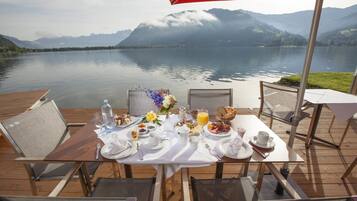 Breakfast, lunch, dinner served; international cuisine, beach views