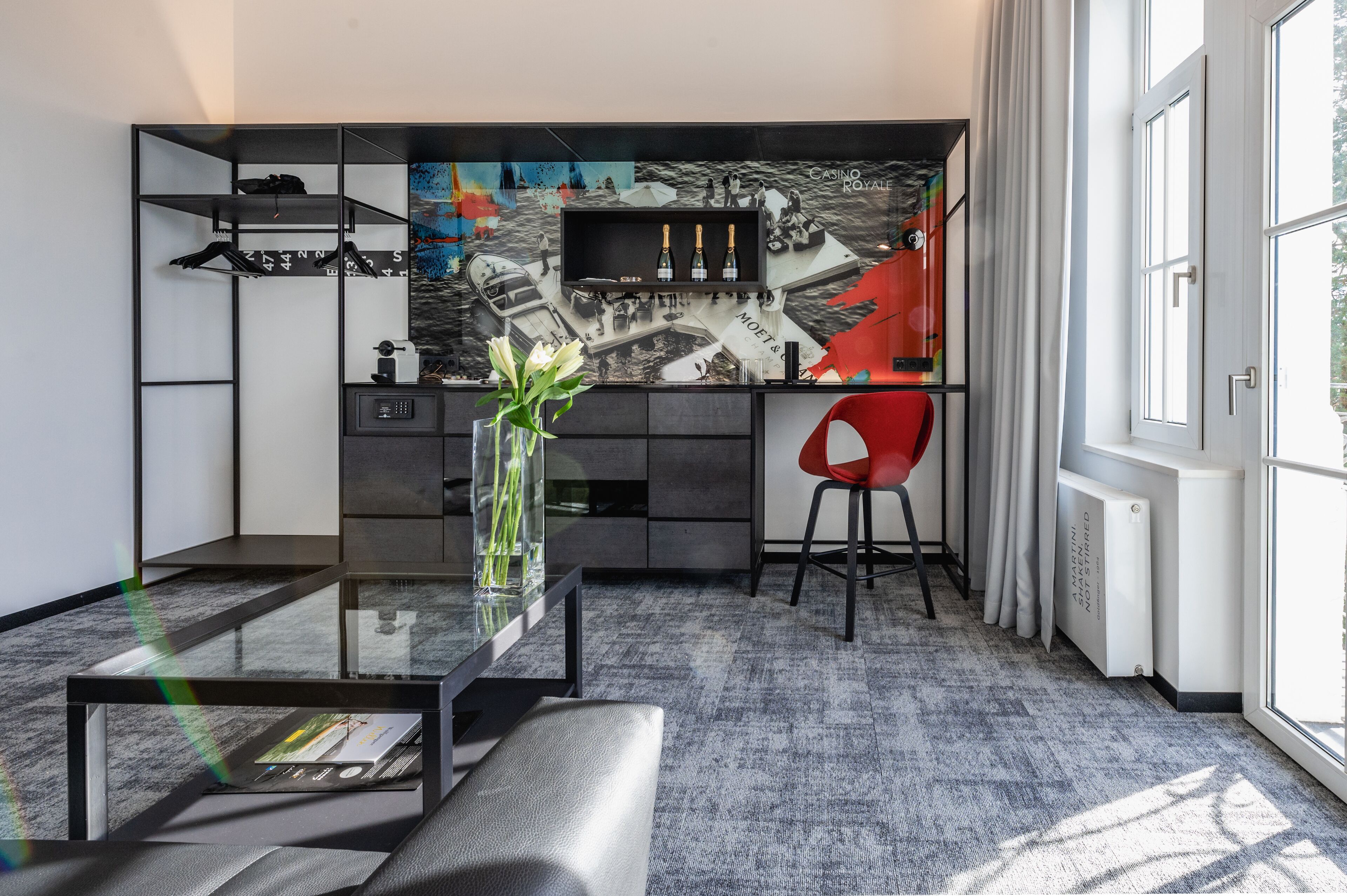 junior studio suite, balcony | living area | tv