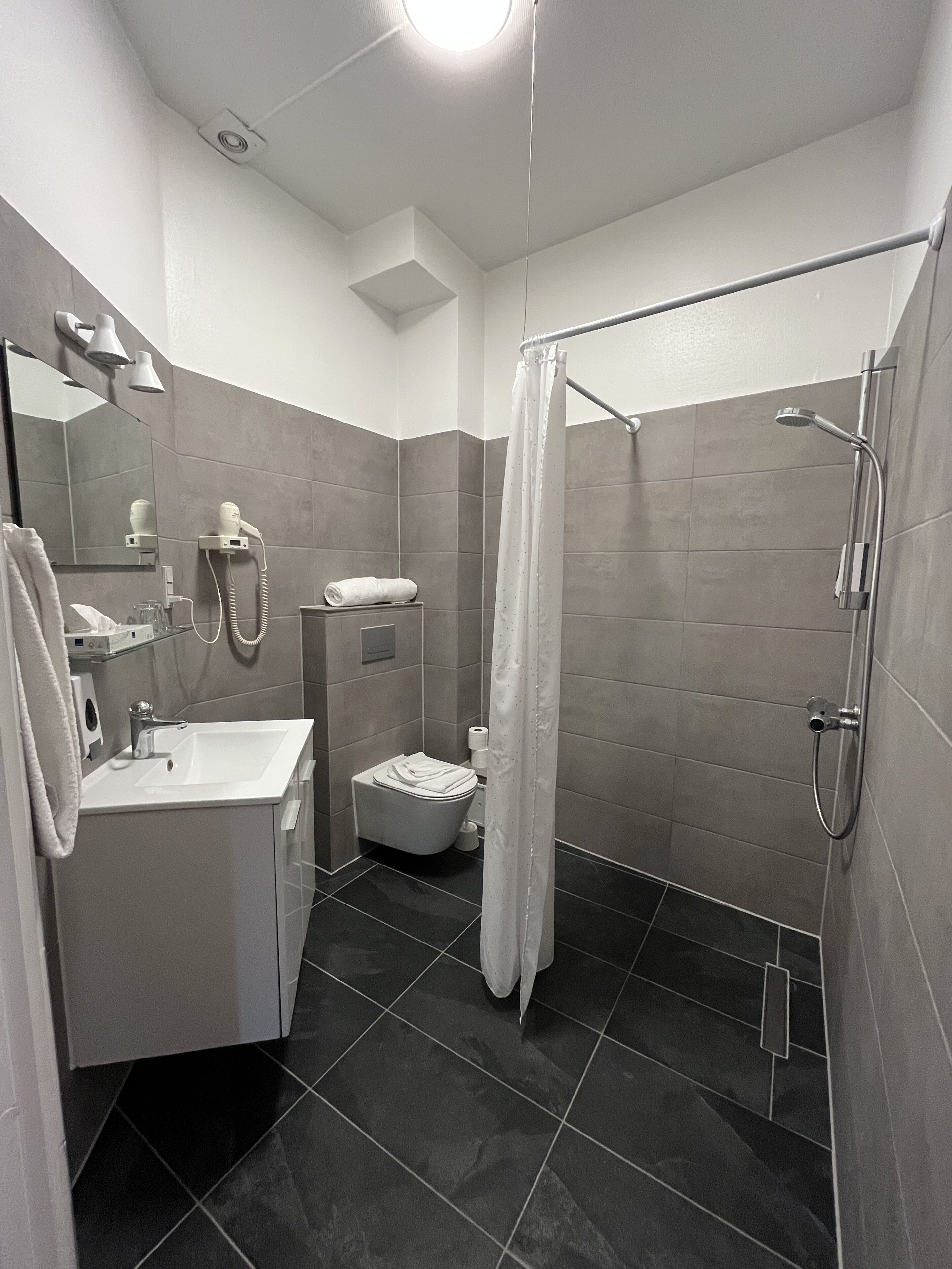 Double or Twin Room | Bathroom | Free toiletries, hair dryer, towels