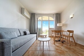 In-room safe, blackout curtains, free WiFi, bed sheets