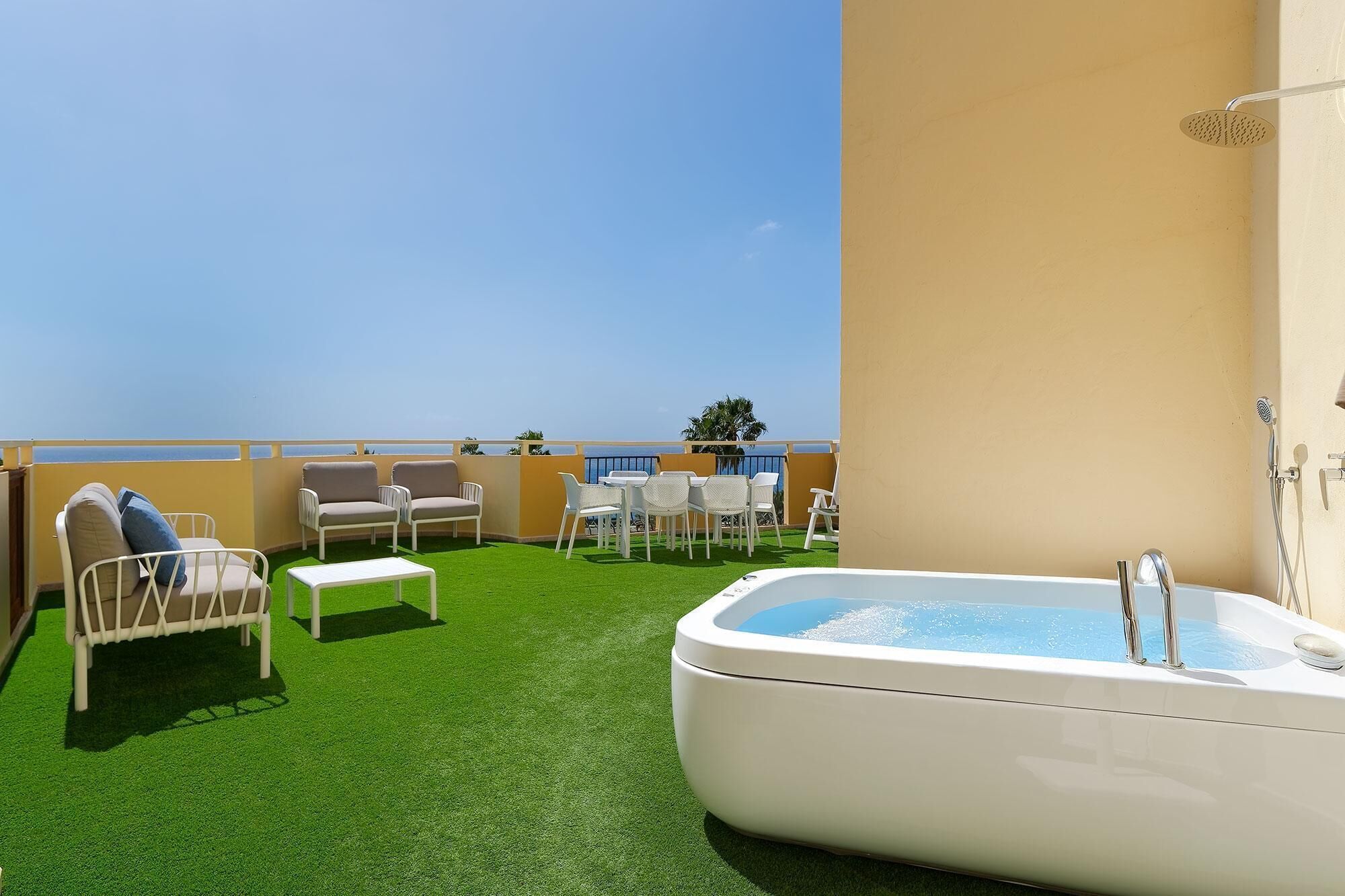 Een kluis op de kamer, verduisterende gordijnen, gratis wifi, beddengoed