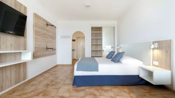 2 bedrooms, in-room safe, blackout curtains, free WiFi