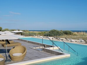 Indoor pool, outdoor pool - Relais Thalasso île de Ré - Hôtel Atalante (Sainte-Marie-de-Re)