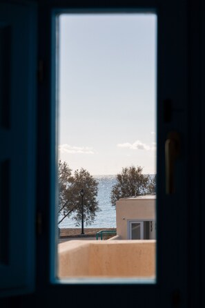 Deluxe with Outdoor Private Hot tub | In-room safe, soundproofing, iron/ironing board, bed sheets