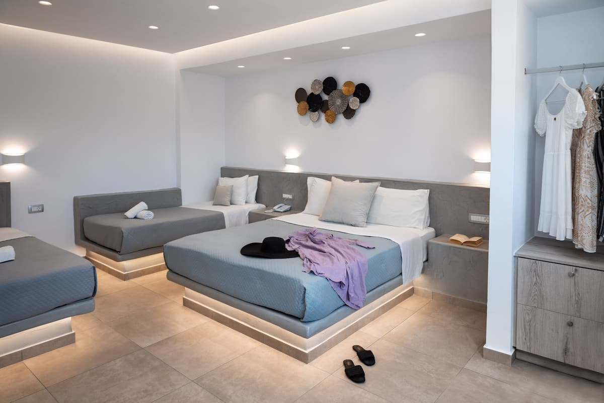 quadruple room | 1 bedroom, in-room safe, soundproofing, iron/ironing board