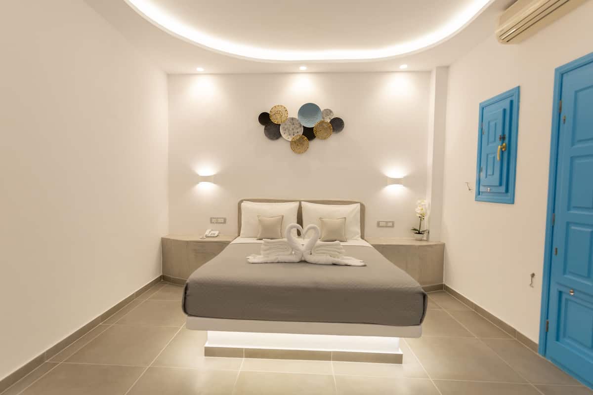 Superior Room | In-room safe, soundproofing, iron/ironing board, bed sheets