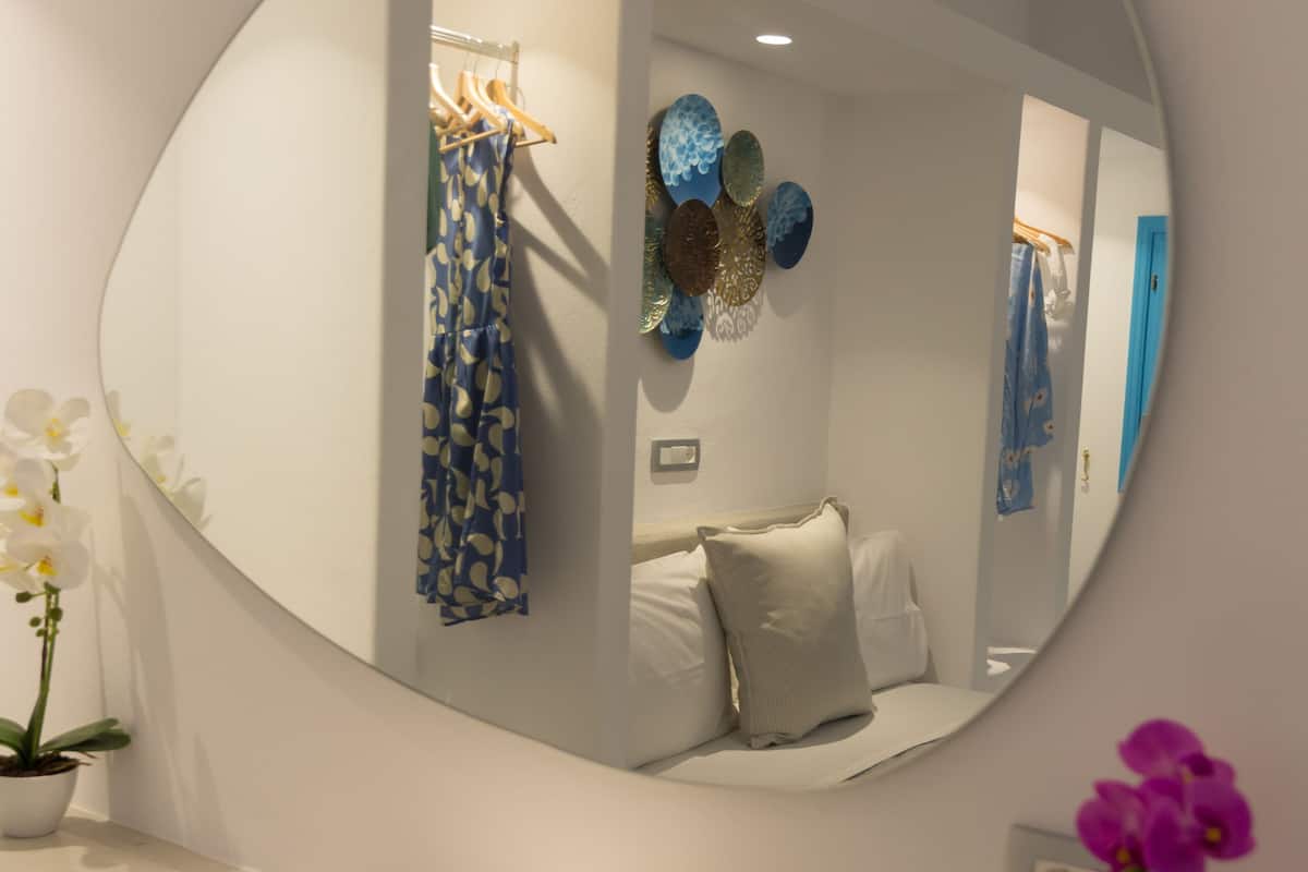 In-room safe, soundproofing, iron/ironing board, bed sheets