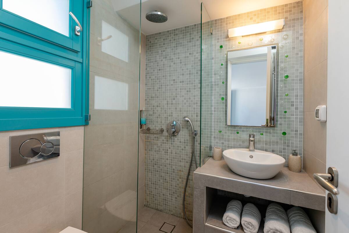 superior room, pool view | bathroom | shower, rainfall showerhead, eco-friendly toiletries, hair dryer